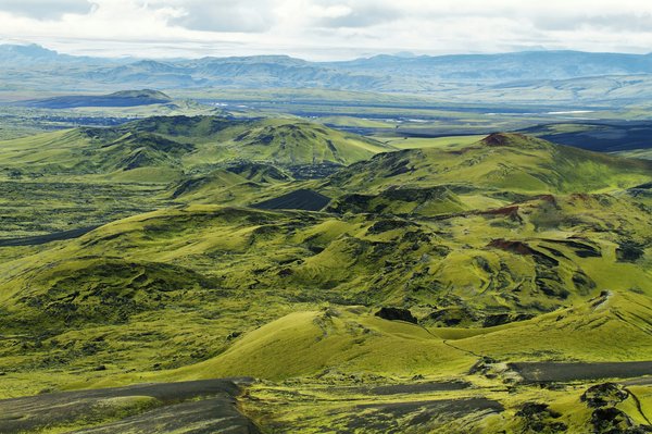 Où faire une randonnée pour observer les paysages volcaniques en Islande?